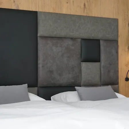 Gruener Baum מלון