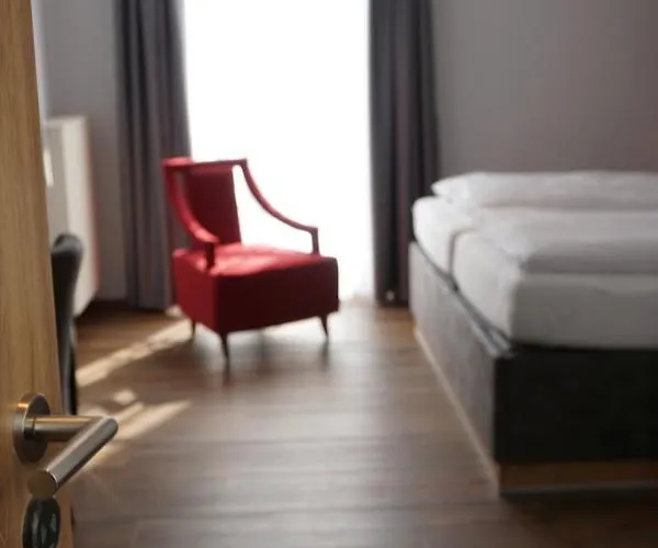 Gruener Baum ホテル カウフボイレン