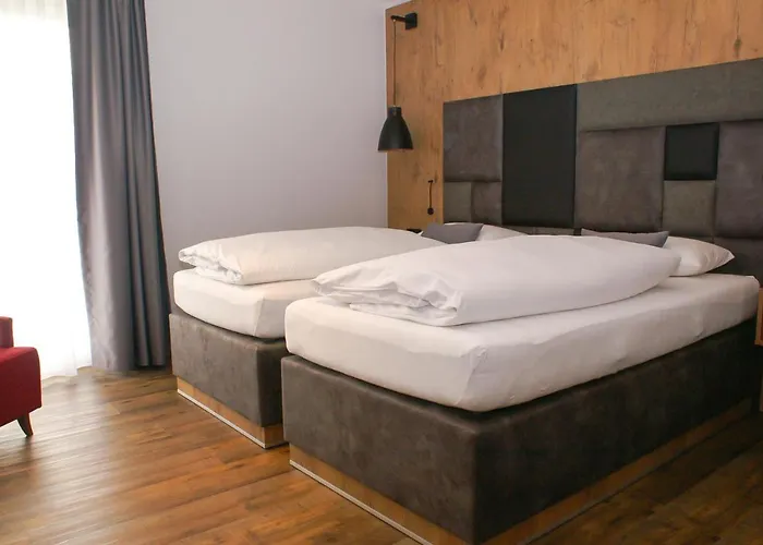 מלון Gruener Baum 3*